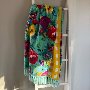 The Pioneer Woman Reversible Throw Blanket in Sweet Romance